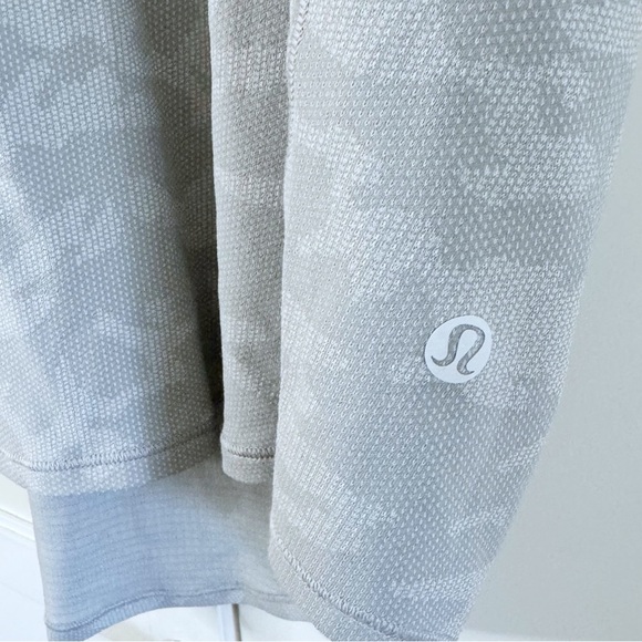 Lululemon Essential Tank Pleated 6/8
Incognito Camo Silver Drop Alpine White - Picture 10 of 11